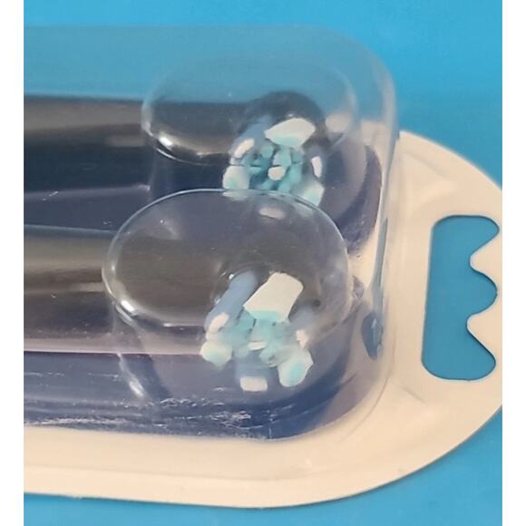 Oral-B iO Ultimate Clean Replacement Brush Head - Black (3 Pack) - Picture 8 of 10